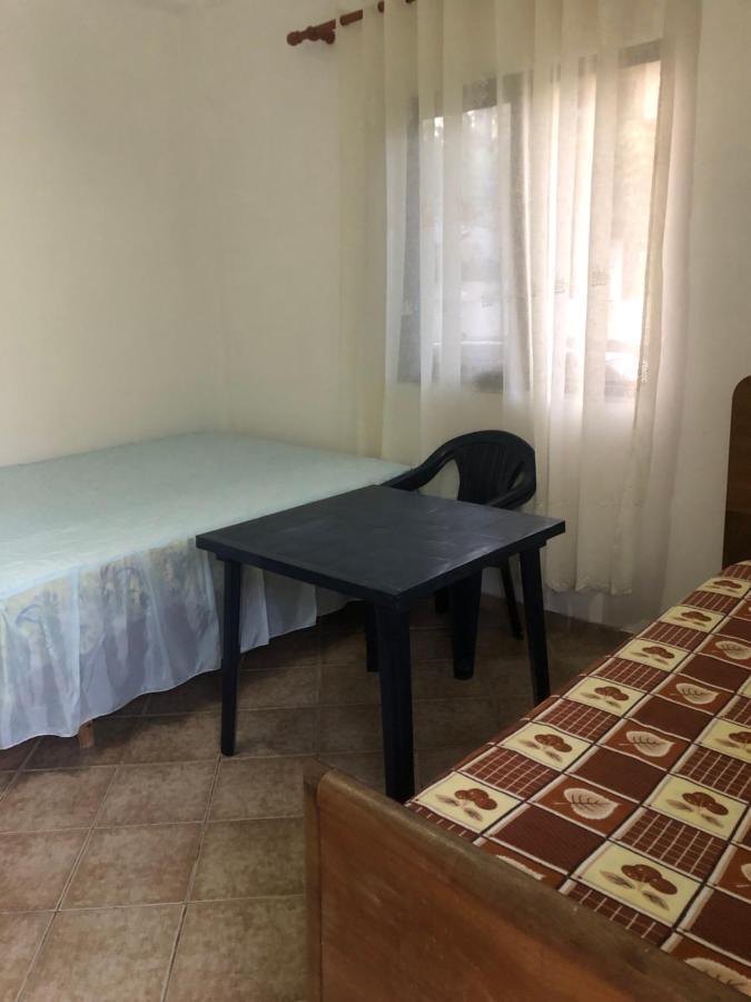 Rooms For Rent Durrës Esterno foto