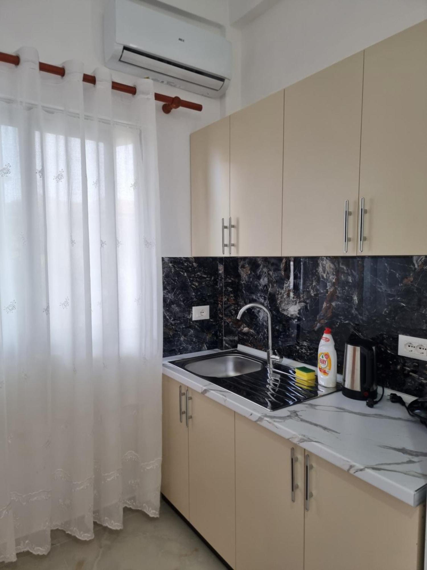 Rooms For Rent Durrës Esterno foto